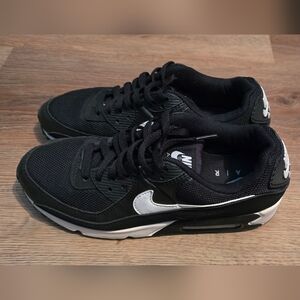 Brand New Nike Women's Air Max Size 8.5